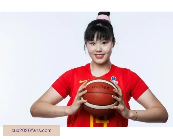 小宝生日快乐 李月汝分享庆祝照 自信微笑为自己干杯被爱环绕